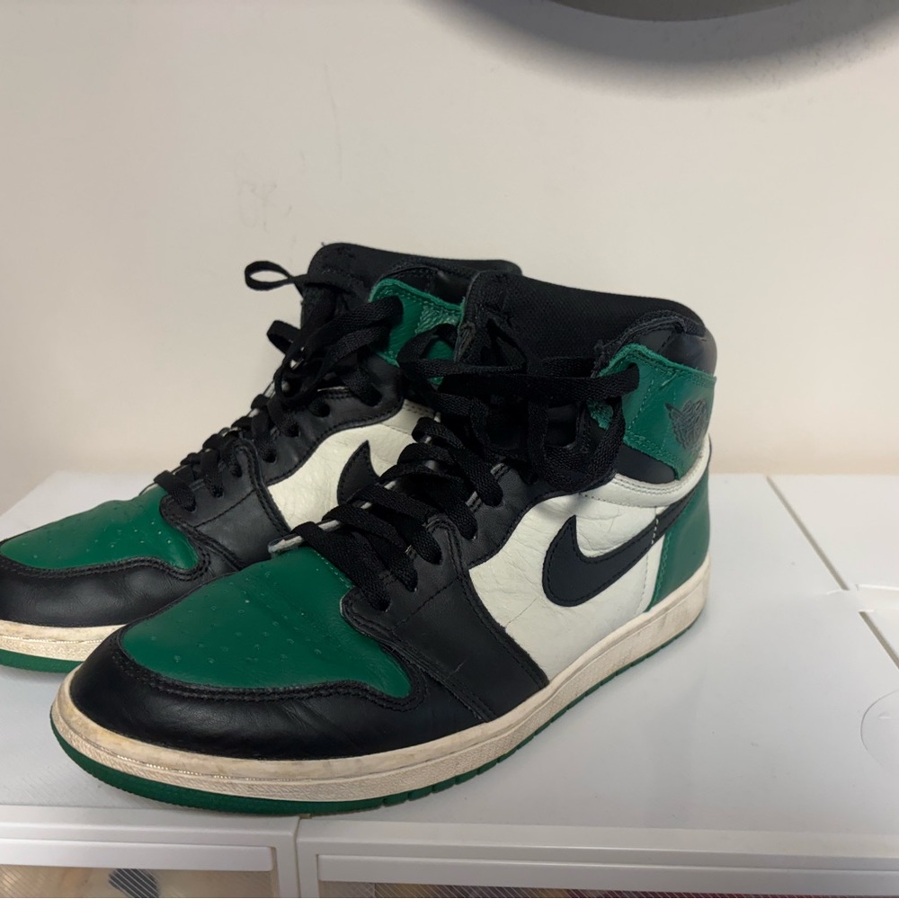 Jordan 1 Pine Green Size 11 - Picture 2 of 5